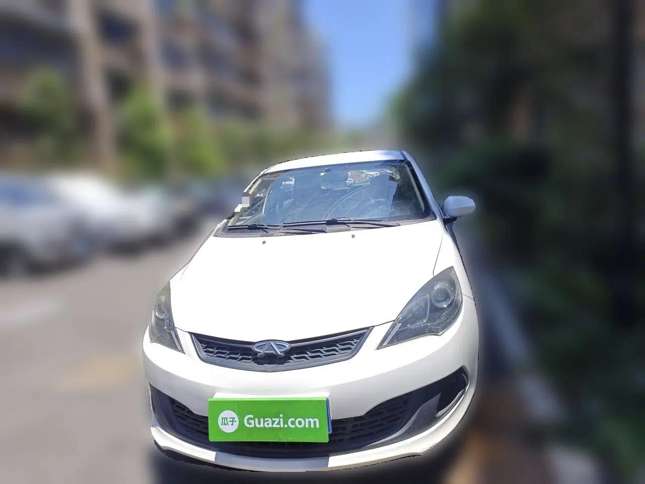 Chery Fengyun 2 2013 Hatchback 1.5L Manual Ruiyi Edition — миниатюра 2