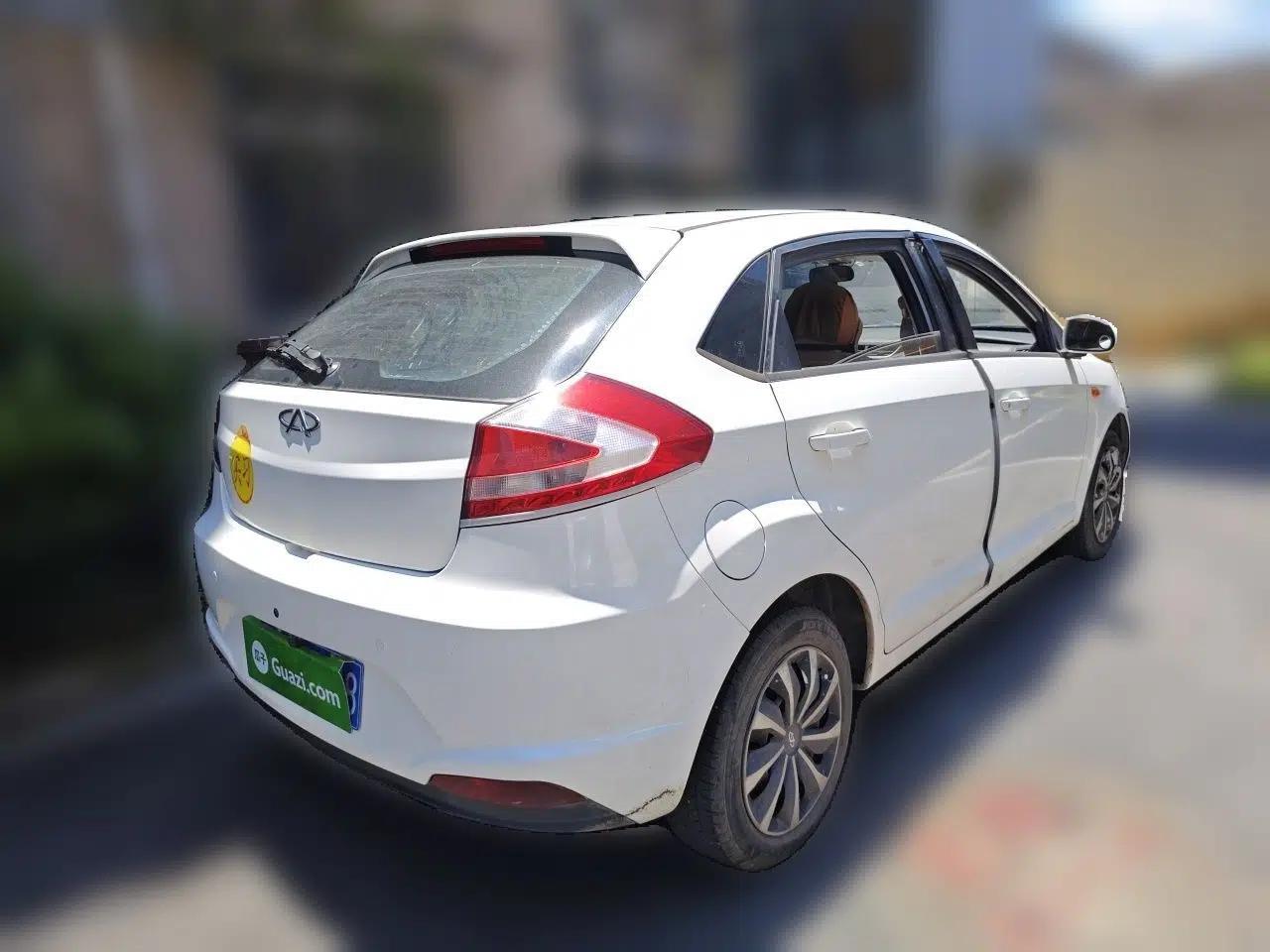 Chery Fengyun 2 2013 Hatchback 1.5L Manual Ruiyi Edition — миниатюра 6