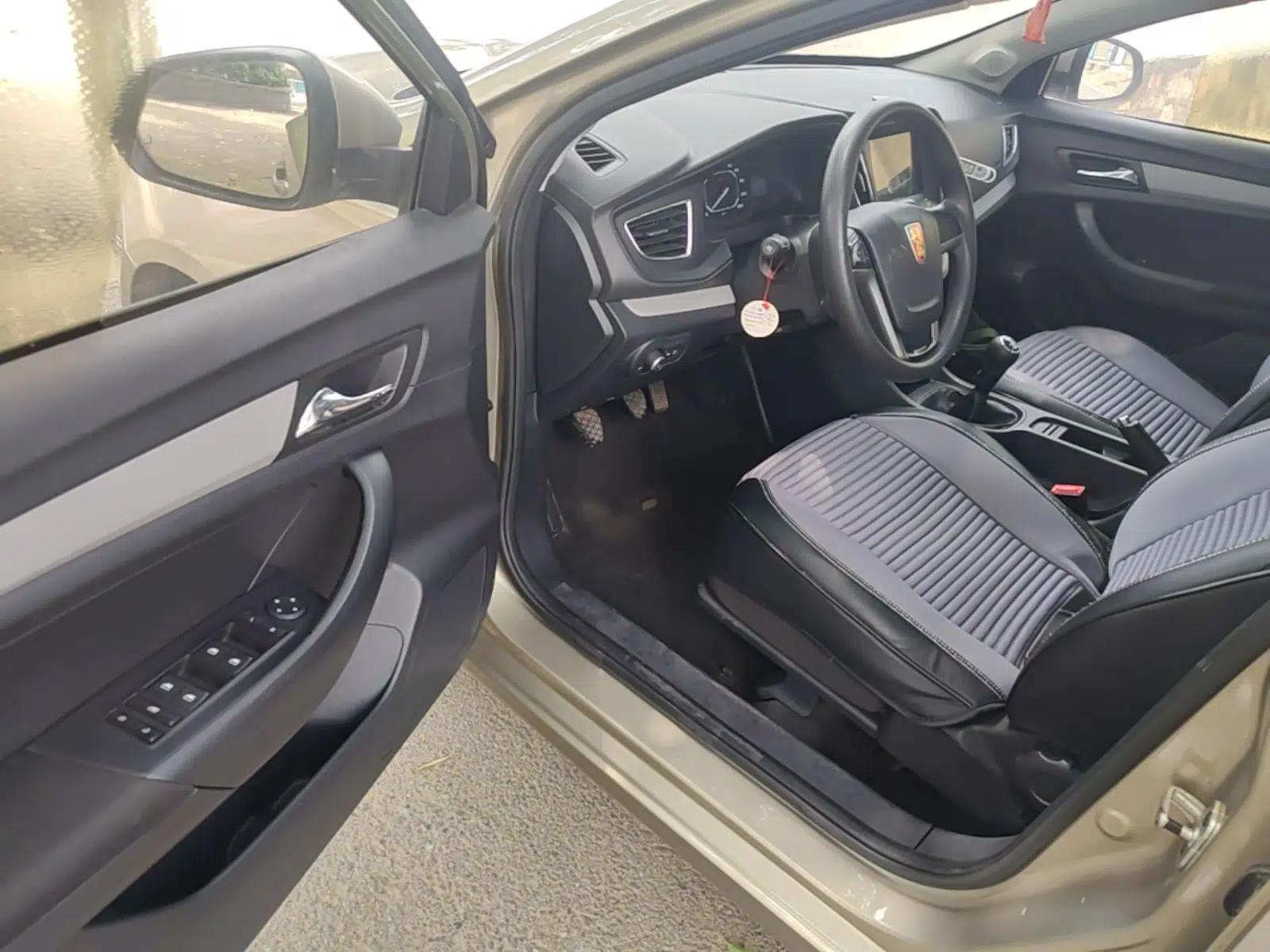 Roewe 360 2016 1.5L Manual Smart Screen Version — миниатюра 18