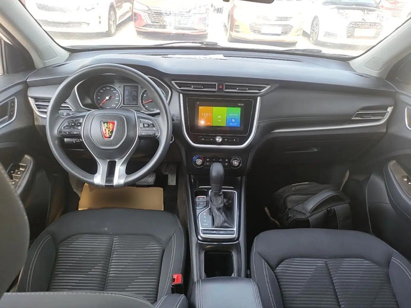 Roewe RX3 2020 1.6L CVT 4G Connected Ultra-Fun Elite Edition — миниатюра 12