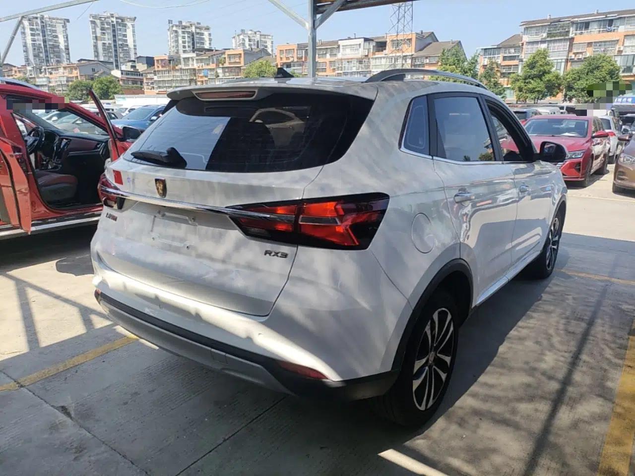 Roewe RX3 2020 1.6L CVT 4G Connected Ultra-Fun Elite Edition — миниатюра 6