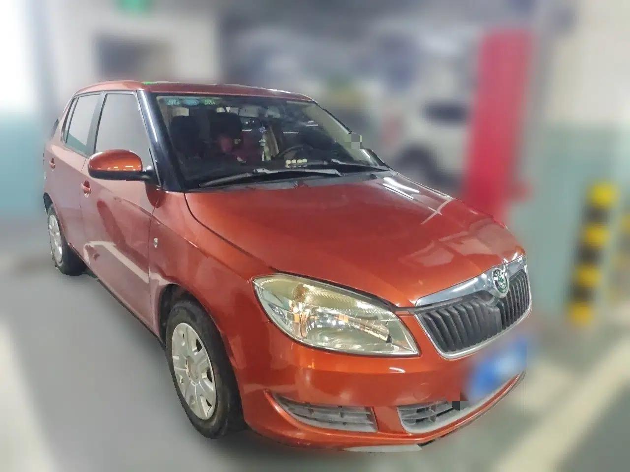 Skoda Fabia 2012 1.4L Automatic Crystal Edition — миниатюра 3