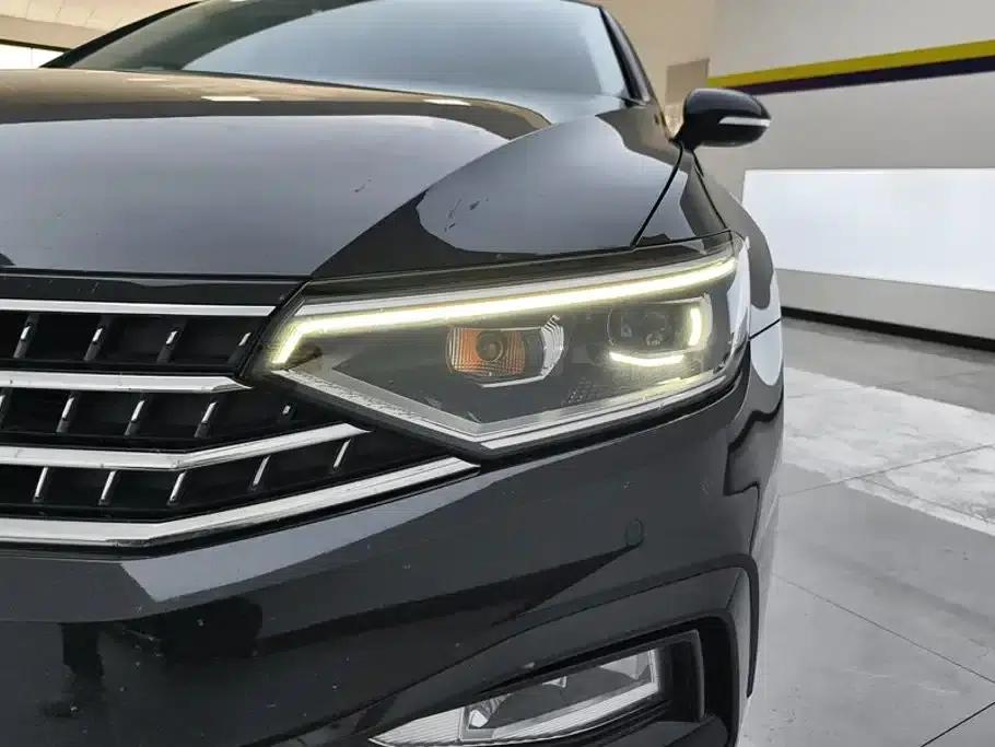 Volkswagen Magotan 2023 2 Millionth Unit Commemorative Edition 330TSI DSG Luxury — миниатюра 5