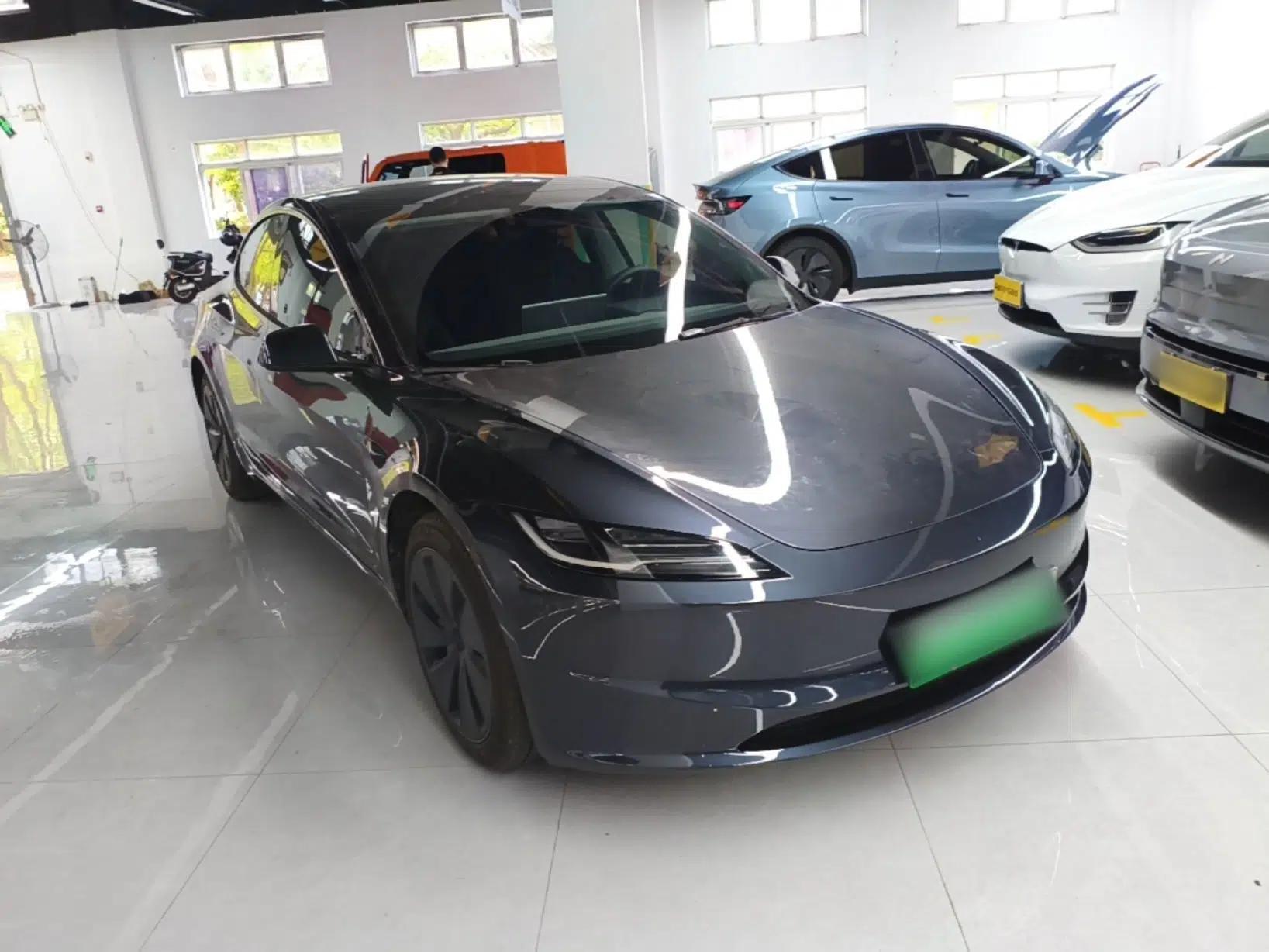 Tesla Model 3 2023 Rear-Wheel-Drive Version — миниатюра 3