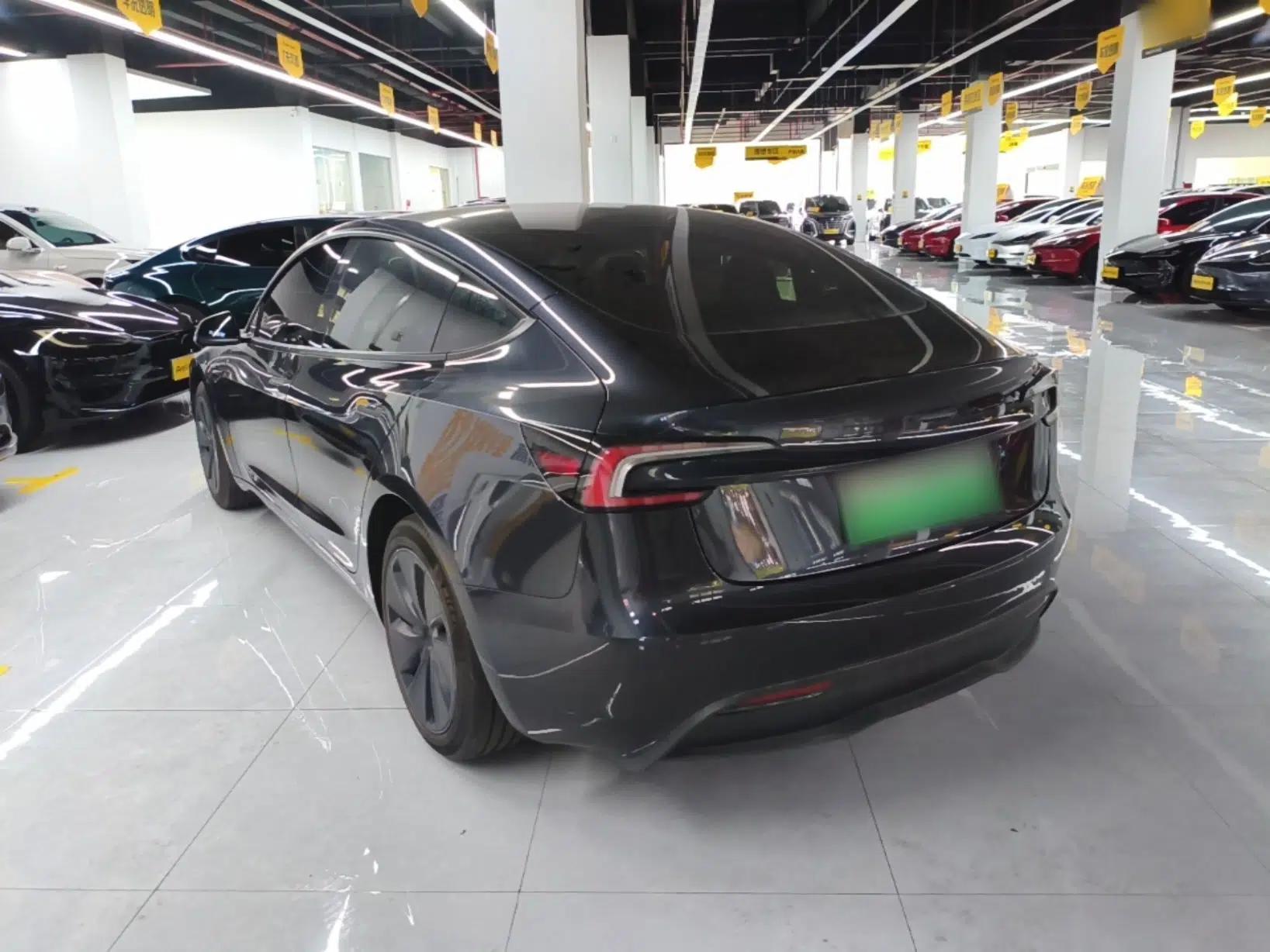 Tesla Model 3 2023 Rear-Wheel-Drive Version — миниатюра 4