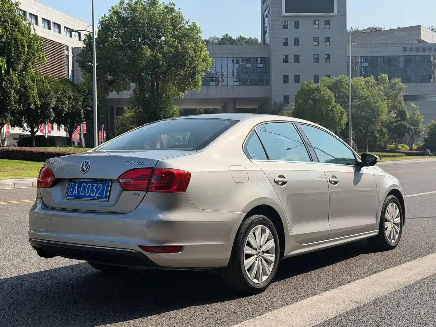 2014 Volkswagen Sagitar 1.4TSI Automatic Luxury — миниатюра 4