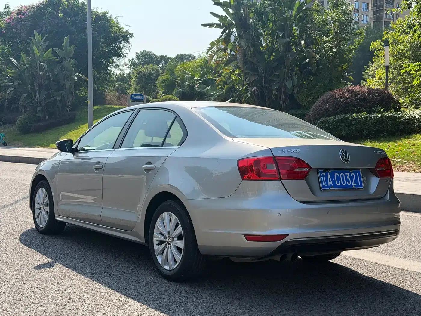 2014 Volkswagen Sagitar 1.4TSI Automatic Luxury — миниатюра 5