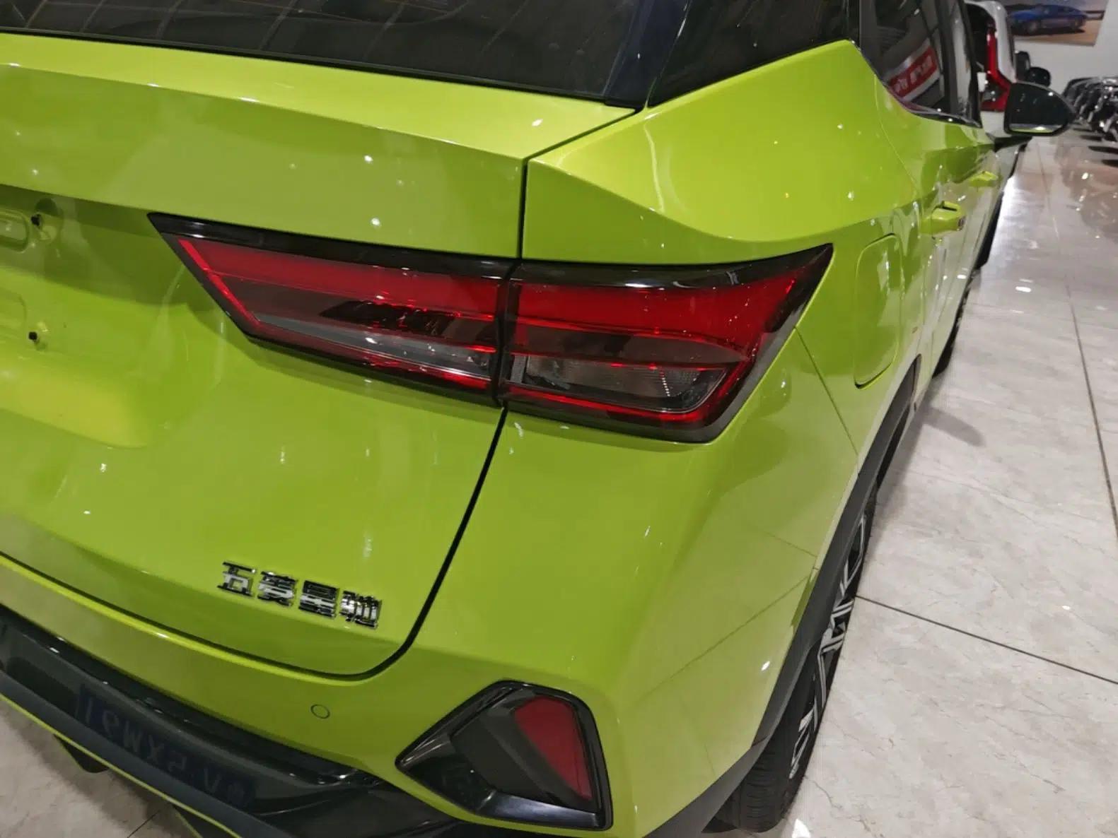 Wuling Alvez 2022 1.5T CVT Trendy & Cool Edition — миниатюра 9