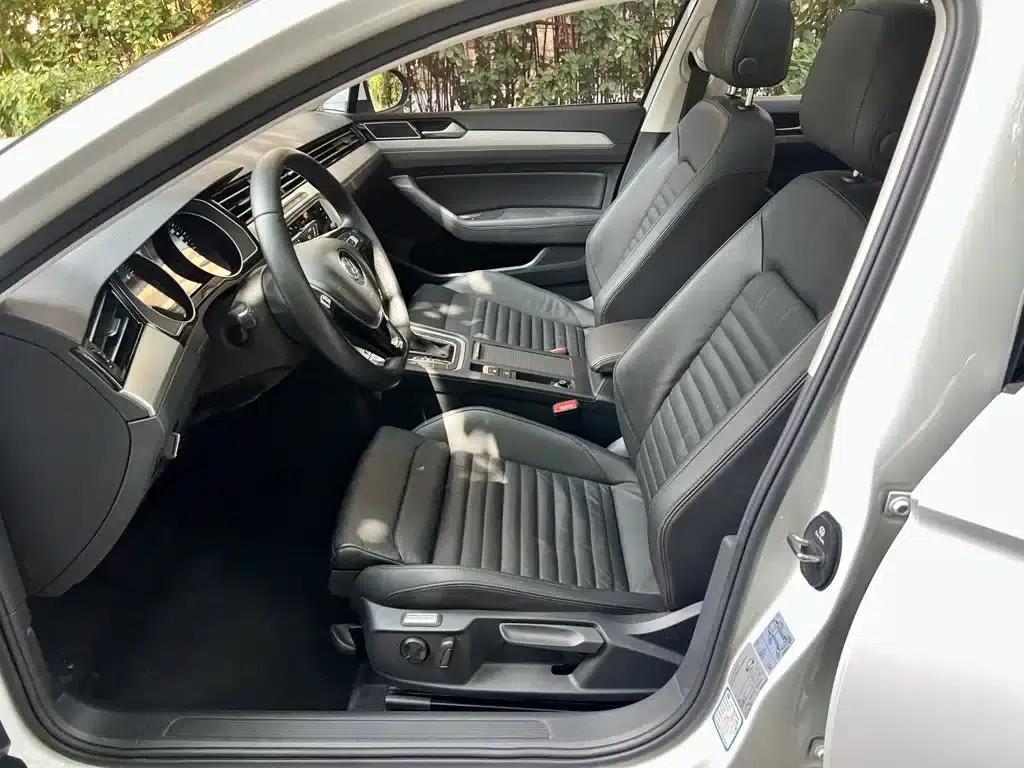 Passat Variant 2018 380TSI 2WD Comfortline — миниатюра 8