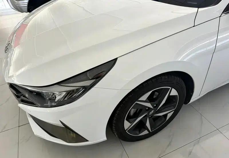 Hyundai Elantra 2022 1.5L CVT LUX Premium Edition — миниатюра 6