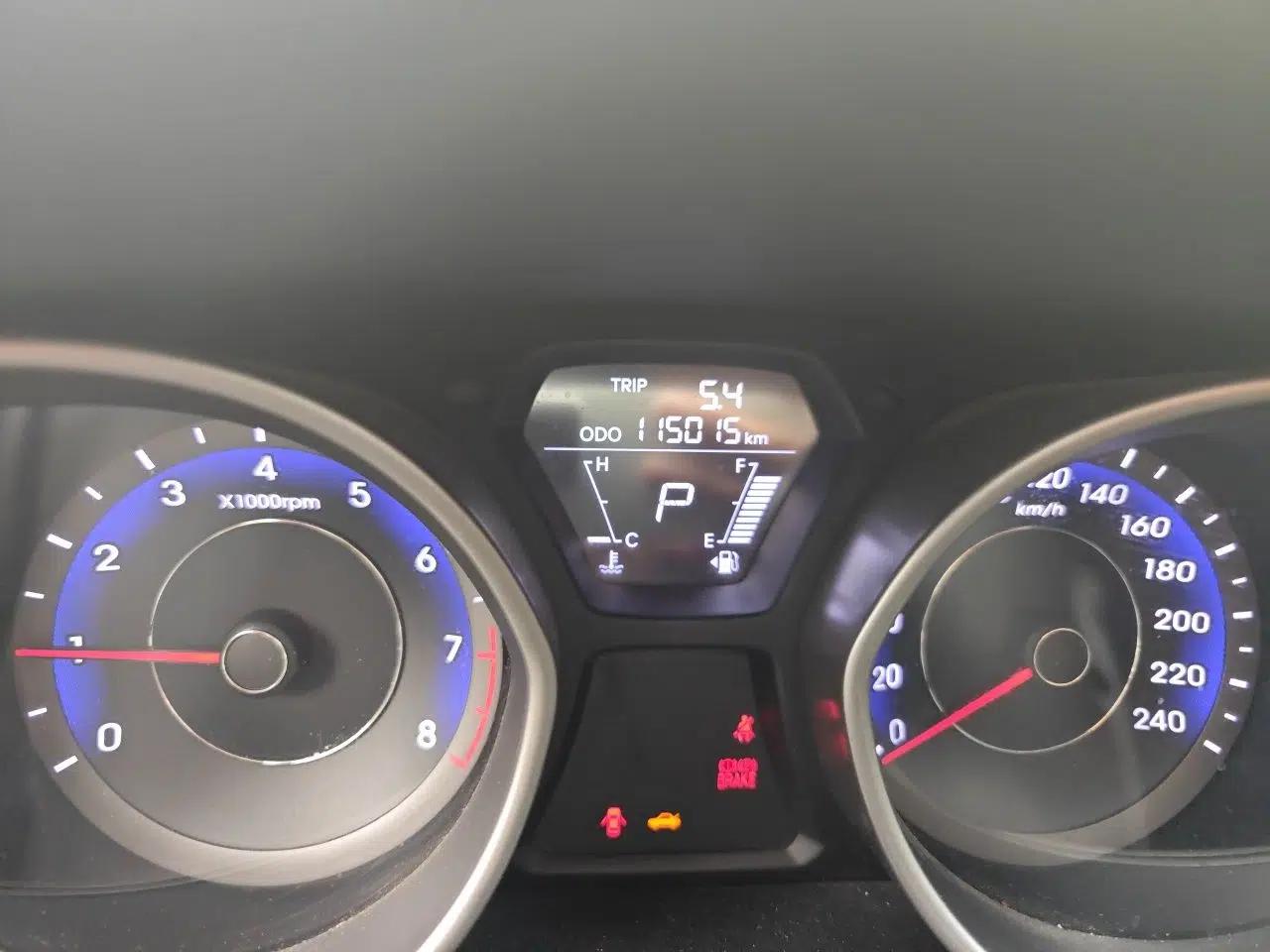 Hyundai Elantra (5th Generation / Langdong) 2012 1.6L Automatic Fashion Edition — миниатюра 12