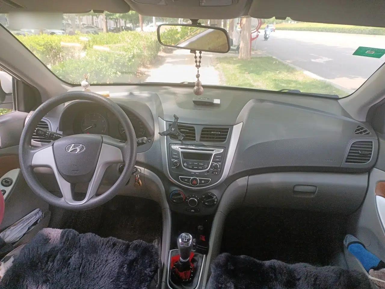 Hyundai Verna (older generation) 2014 1.4L Manual Smart GLS Trim — миниатюра 9