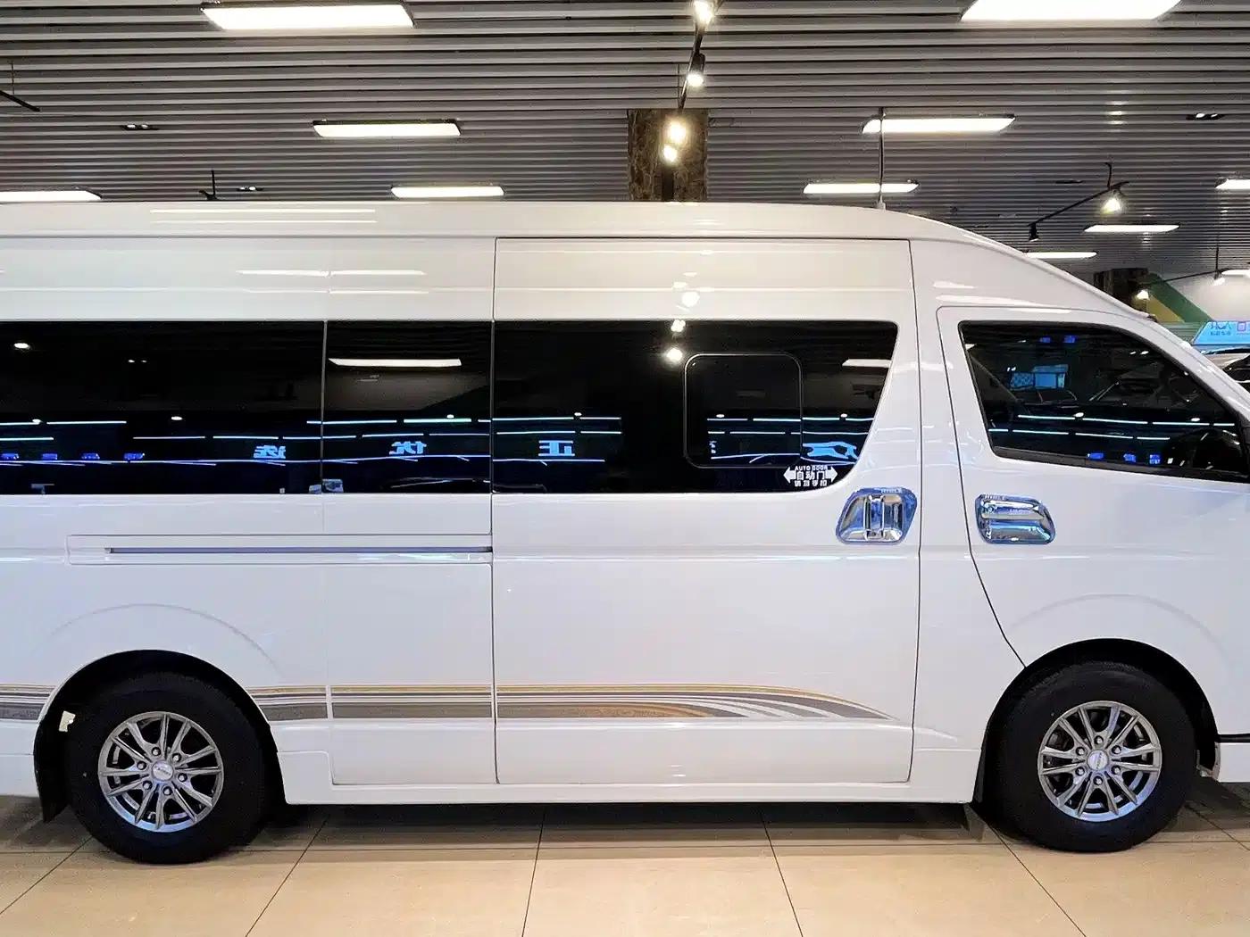 2018 HIACE 2.7L Automatic — миниатюра 4