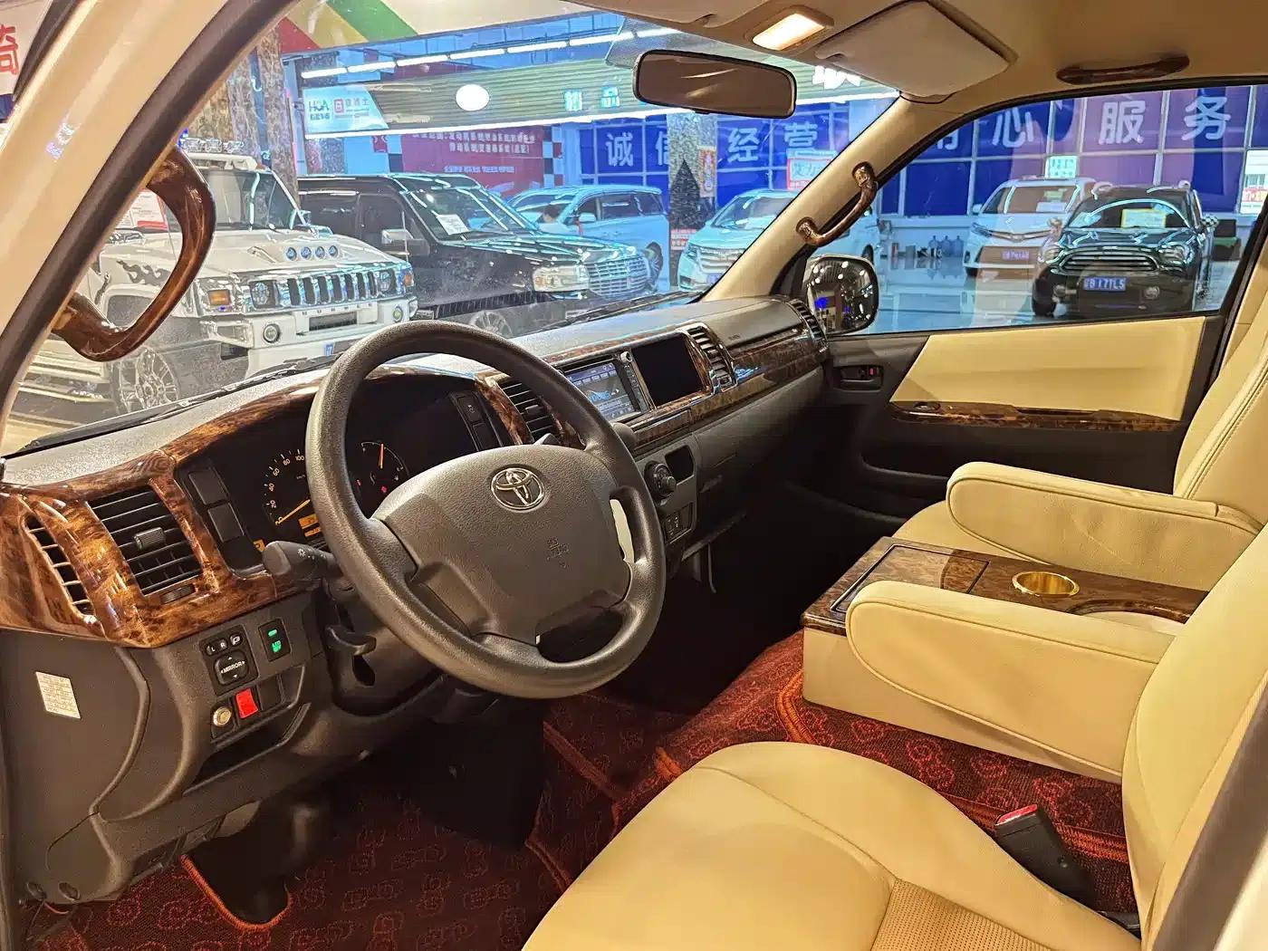 2018 HIACE 2.7L Automatic — миниатюра 35