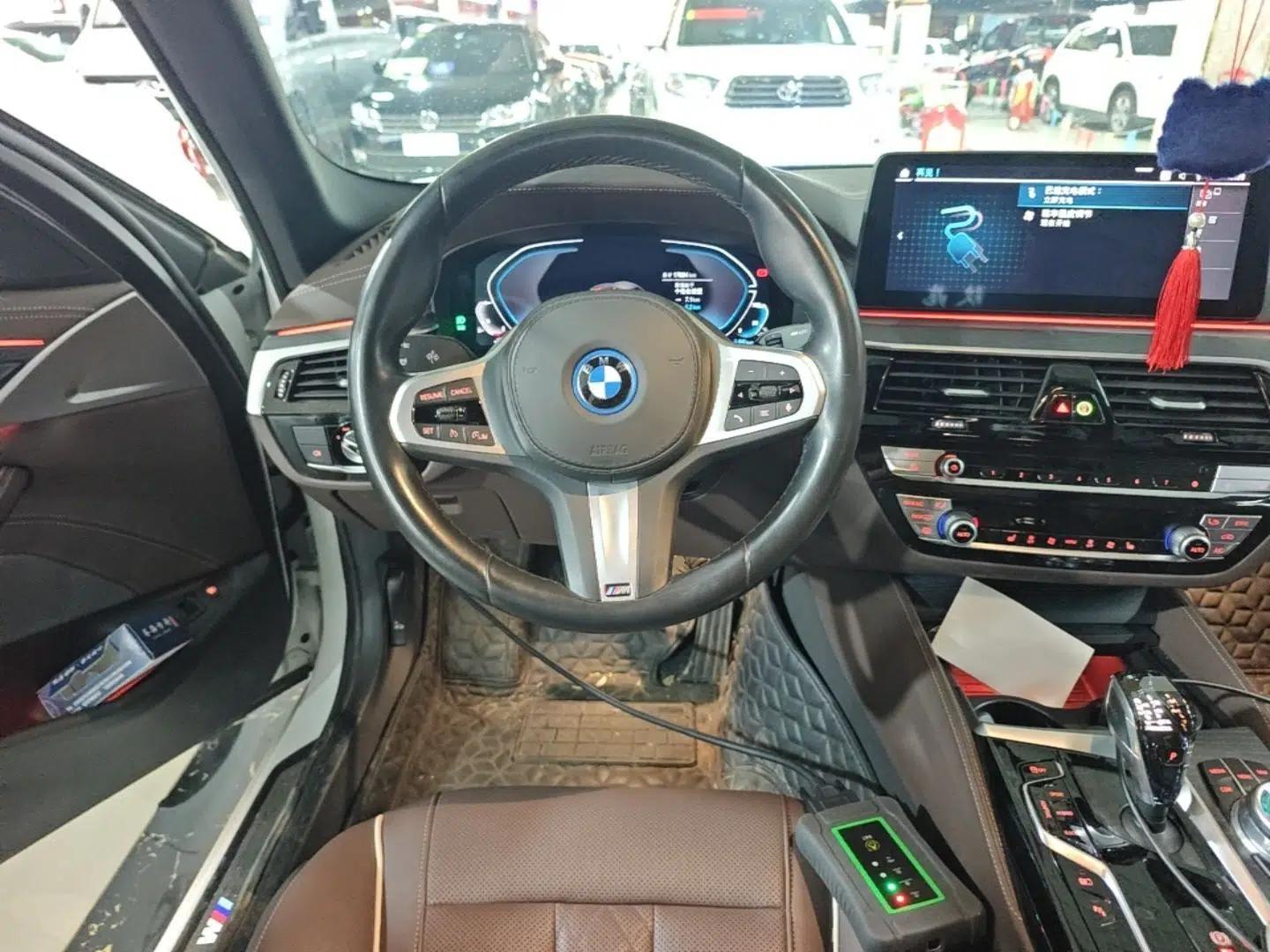BMW 5 Series New Energy 2022 535Le M Sport Package — миниатюра 13