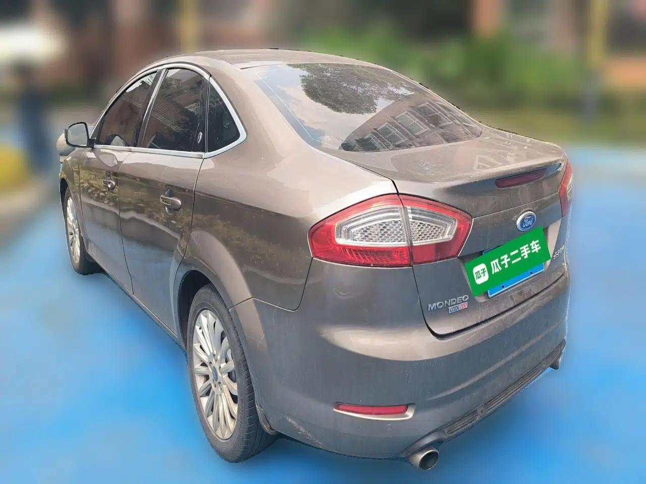 Ford Mondeo 2011 2.0L GTDi 200 Luxury Edition — миниатюра 4