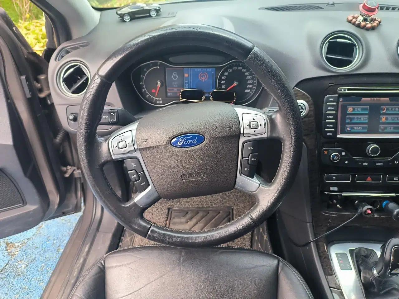 Ford Mondeo 2011 2.0L GTDi 200 Luxury Edition — миниатюра 10