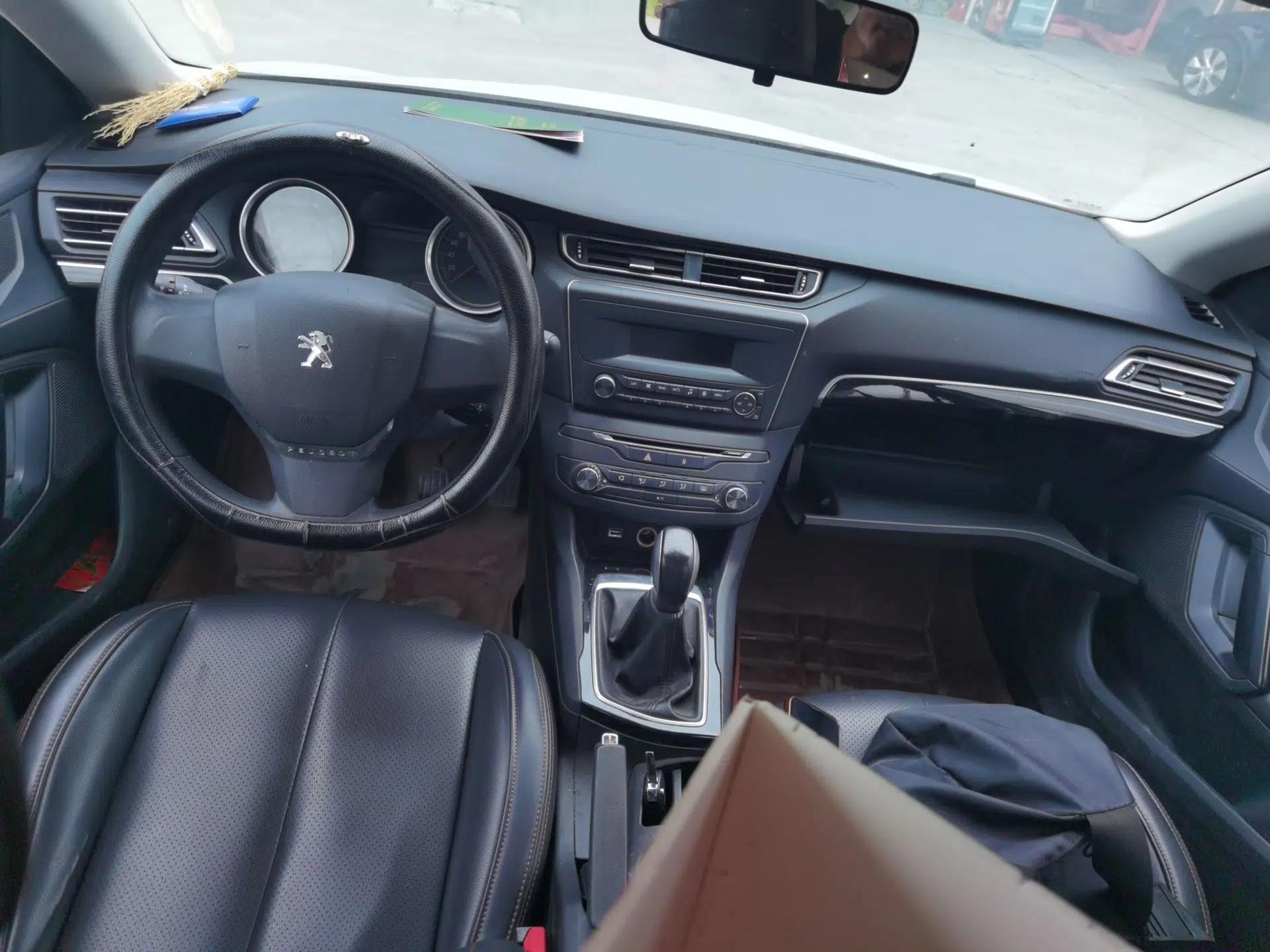 Peugeot 408 2014 1.8L Manual Leading Edition — миниатюра 9
