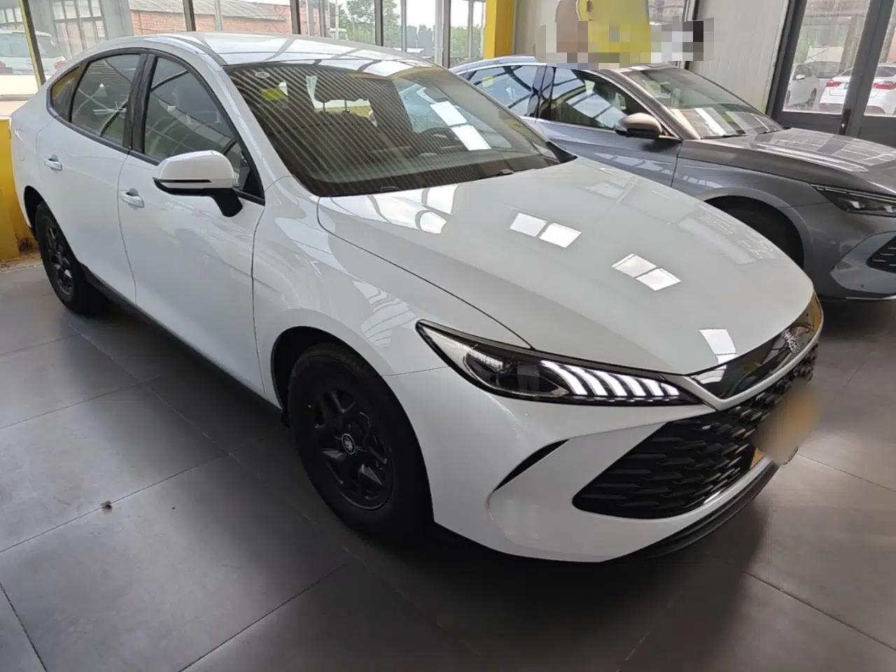 BYD Qin PLUS 2025 DM-i Smart Drive 55KM Leading Model — миниатюра 3