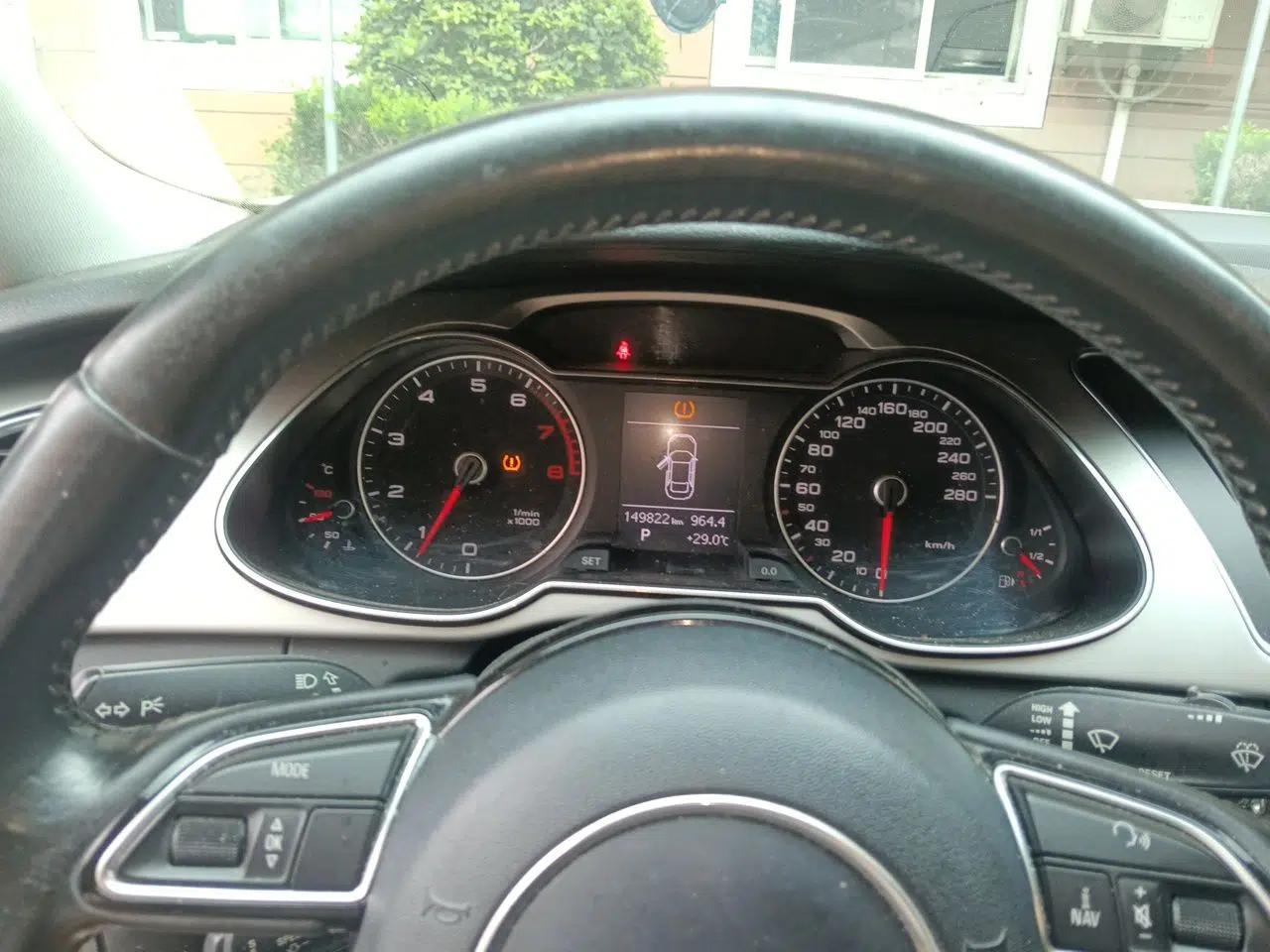 Audi A4L 2013 35 TFSI Automatic Standard Model — миниатюра 11