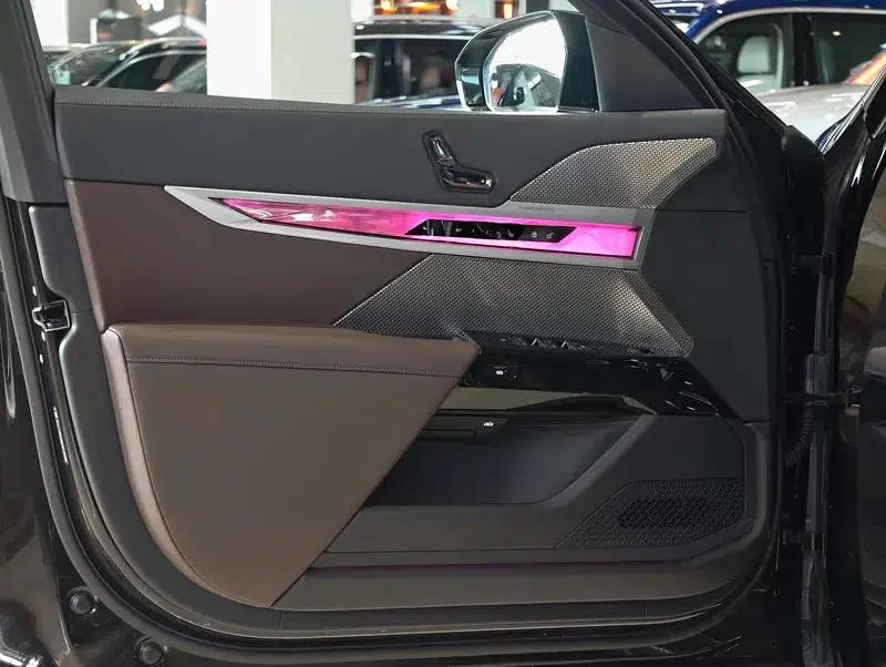 2023 BMW 7 Series 740Li Leading Edition M Sport Package — миниатюра 14