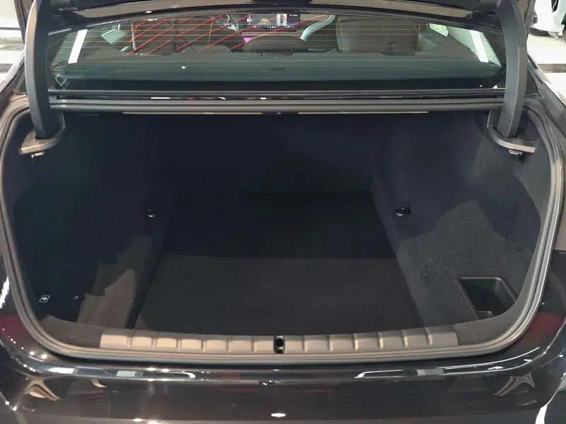 2023 BMW 7 Series 740Li Leading Edition M Sport Package — миниатюра 28