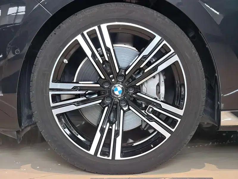 2023 BMW 7 Series 740Li Leading Edition M Sport Package — миниатюра 9