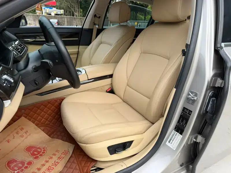 2011 BMW 7 Series 740Li Standard Edition — миниатюра 17