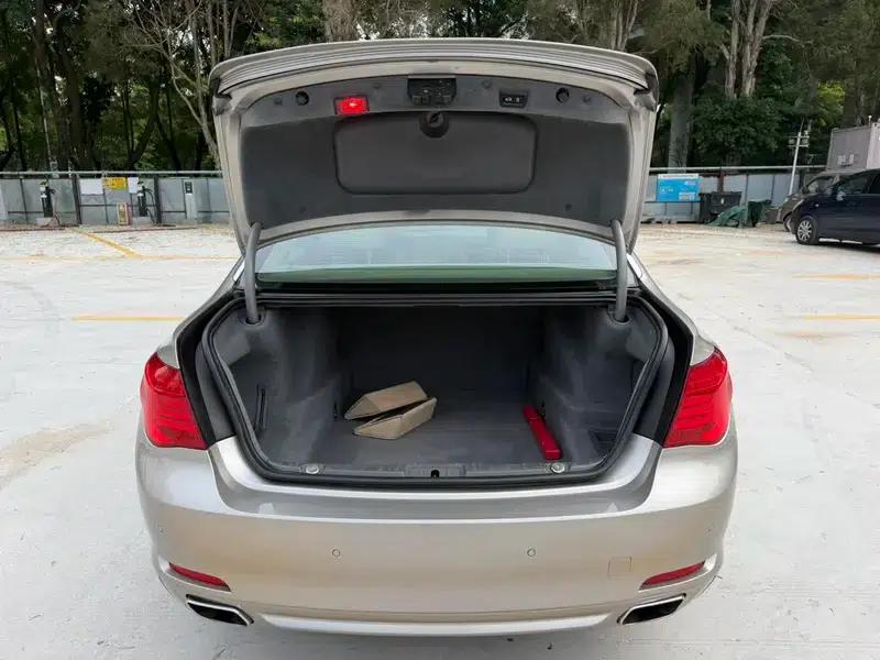 2011 BMW 7 Series 740Li Standard Edition — миниатюра 10