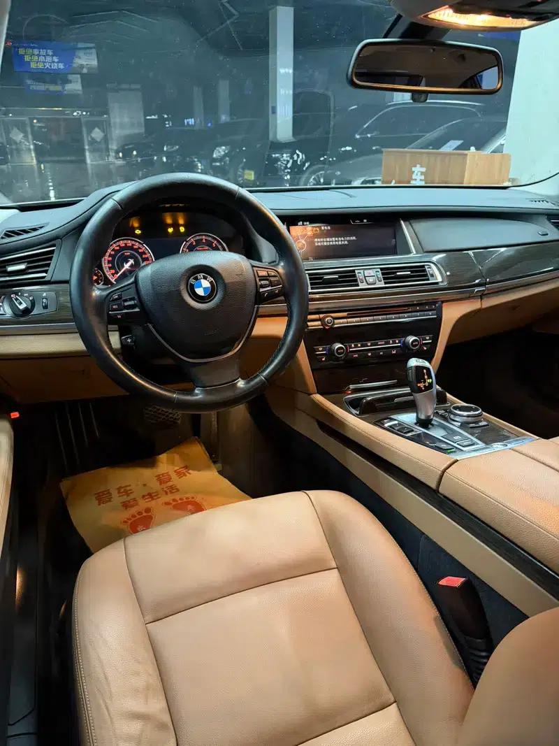 BMW 7 Series 2013 730Li Leading Edition — миниатюра 9