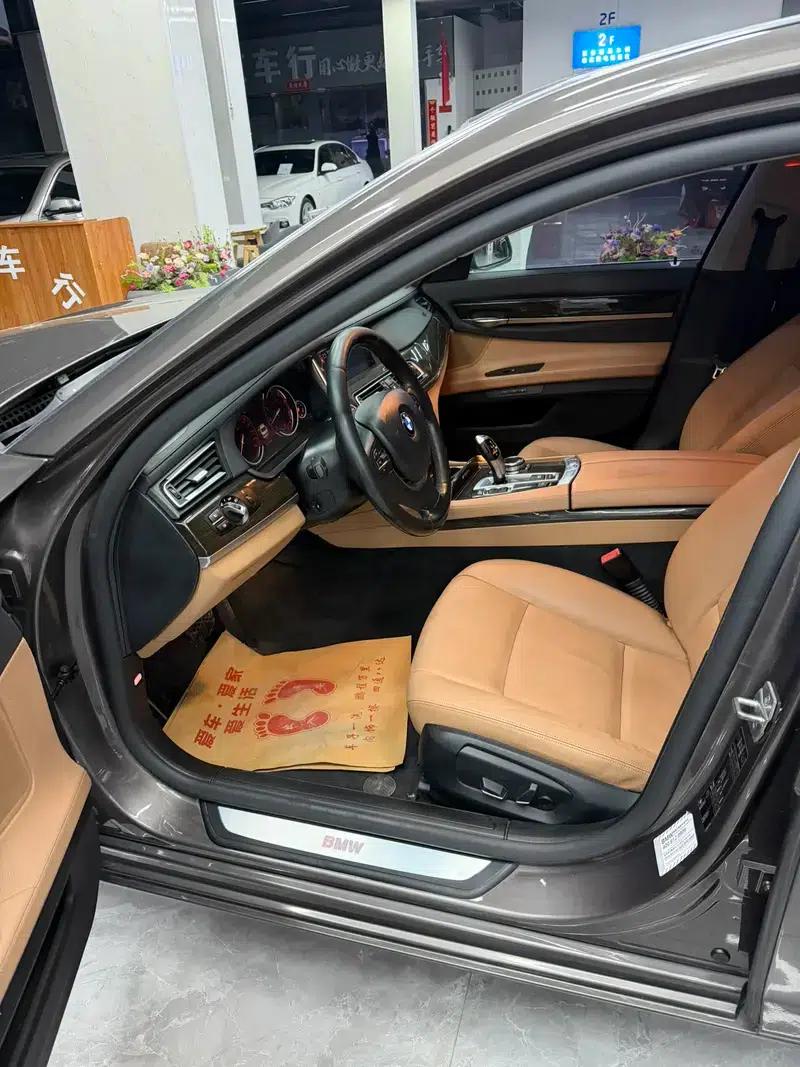 BMW 7 Series 2013 730Li Leading Edition — миниатюра 10