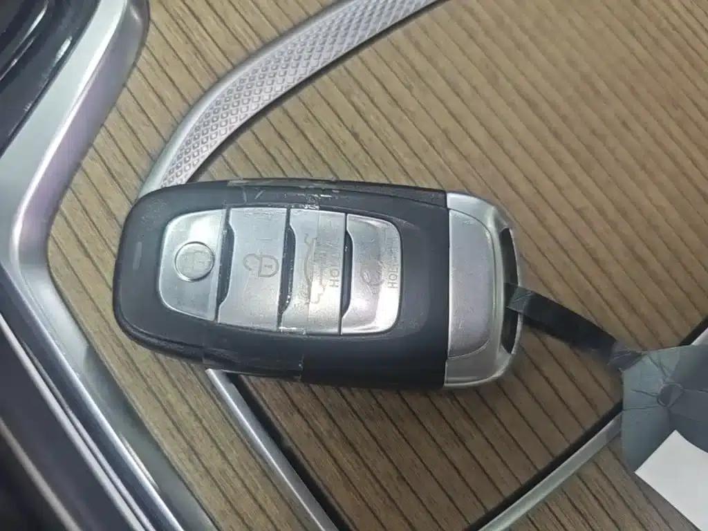 Hongqi E-HS9 2022 Model 690km Flagship Edition (Six Seats) — миниатюра 9