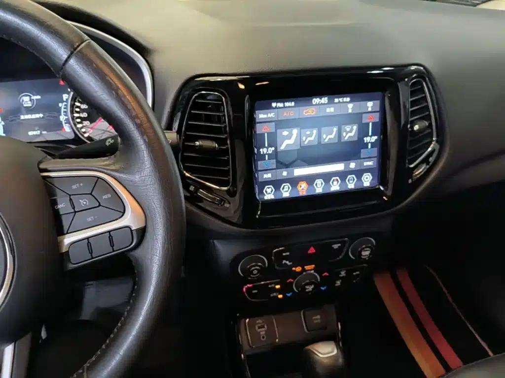 Jeep Compass 2019 220T Automatic Family Edition — миниатюра 13