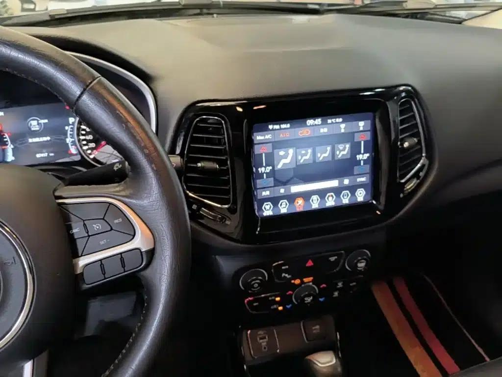 Jeep Compass 2019 220T Automatic Family Edition — миниатюра 10