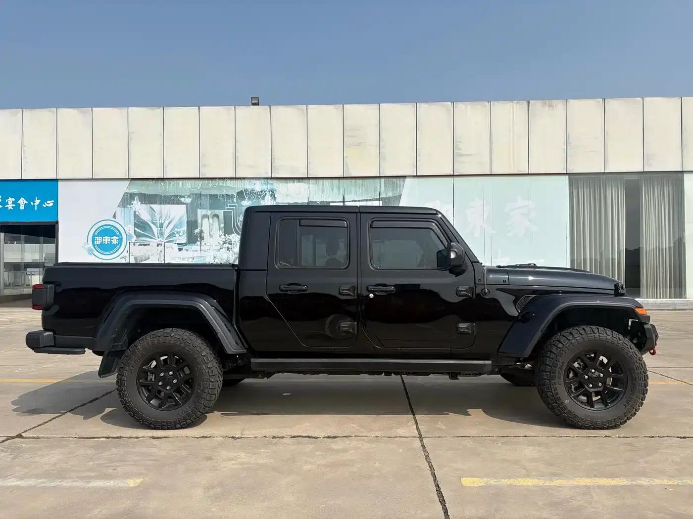 Gladiator 2022 3.6L First Edition — миниатюра 4