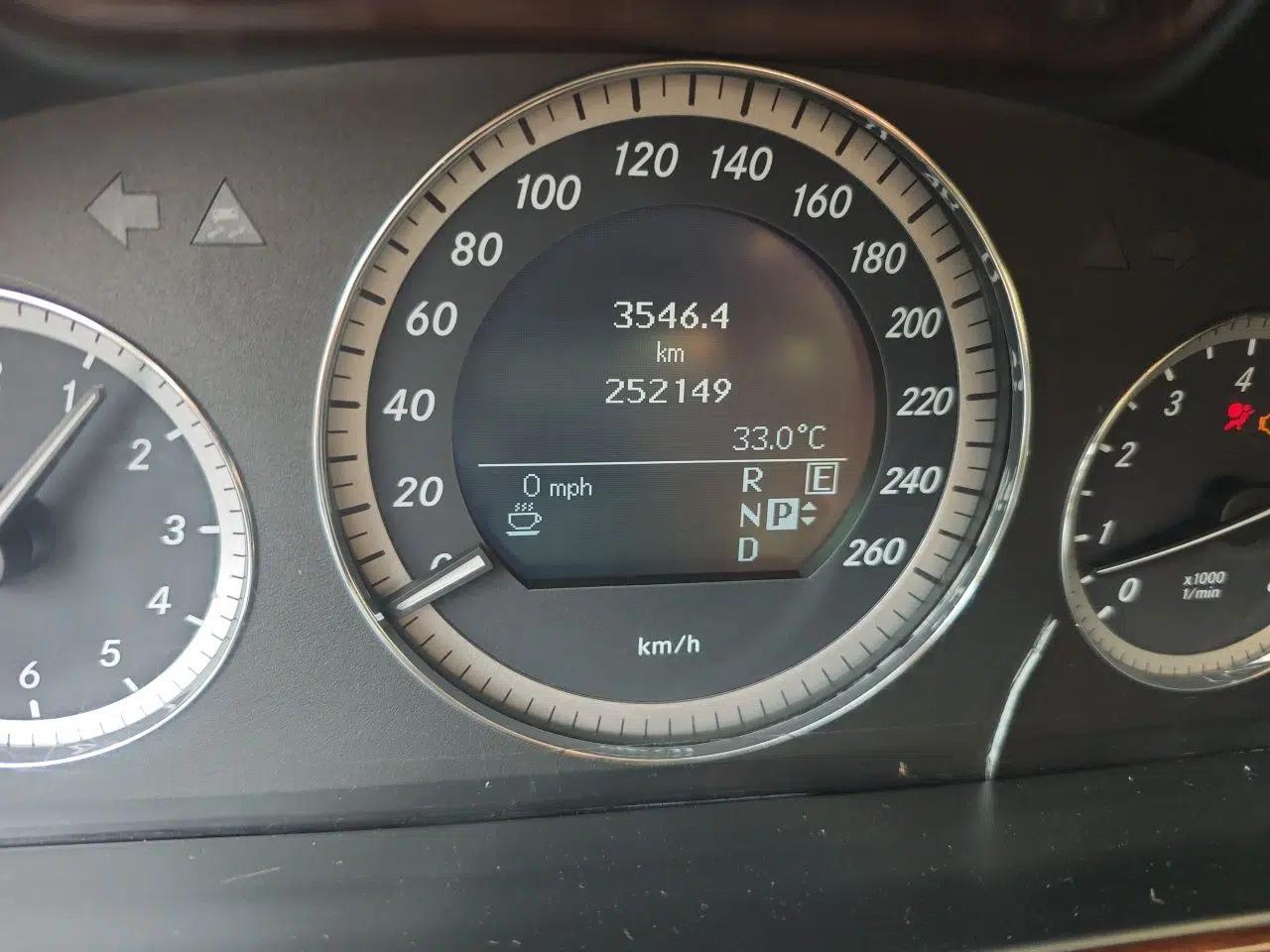 Mercedes-Benz E-Class 2011 E 300 L Elegant Model — миниатюра 12