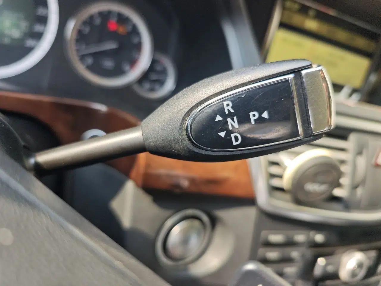 Mercedes-Benz E-Class 2011 E 300 L Elegant Model — миниатюра 14