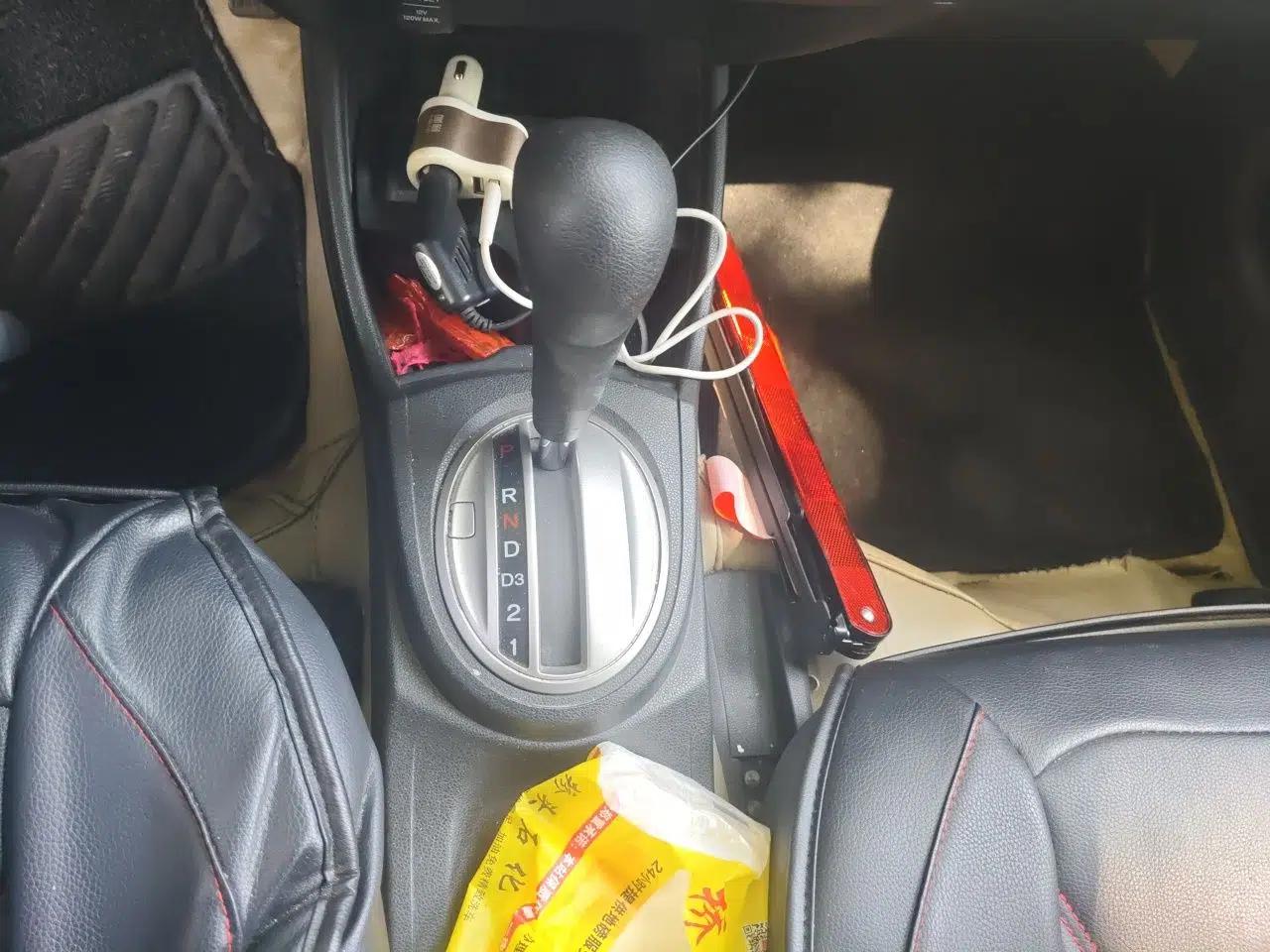 Honda Fit 2011 1.3L automatic comfort version — миниатюра 14