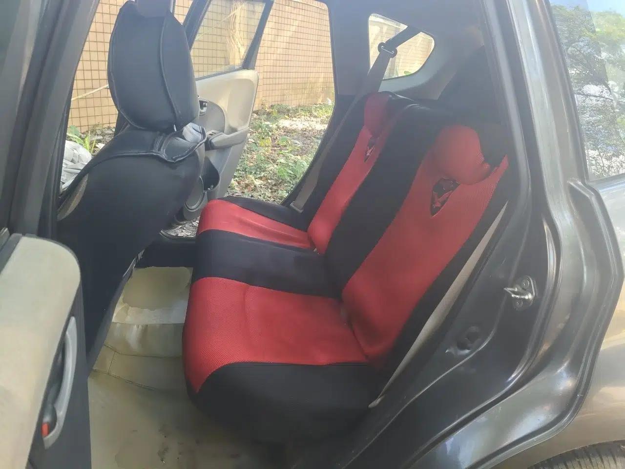 Honda Fit 2011 1.3L automatic comfort version — миниатюра 17