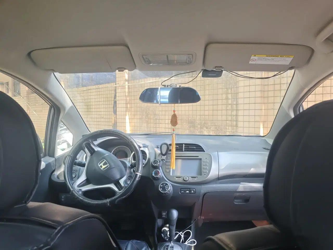 Honda Fit 2011 1.3L automatic comfort version — миниатюра 18