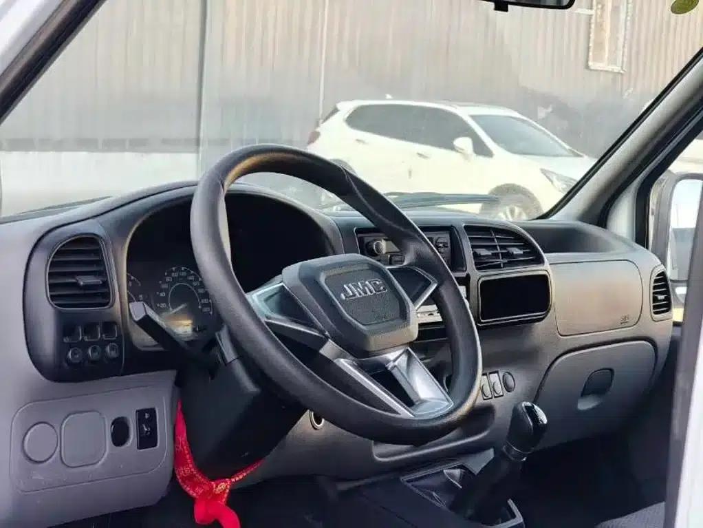 Teshun 2021 2.8T Space King Standard Short Wheelbase Mid-High Roof 6-Seater Diesel National VI JX493 — миниатюра 8