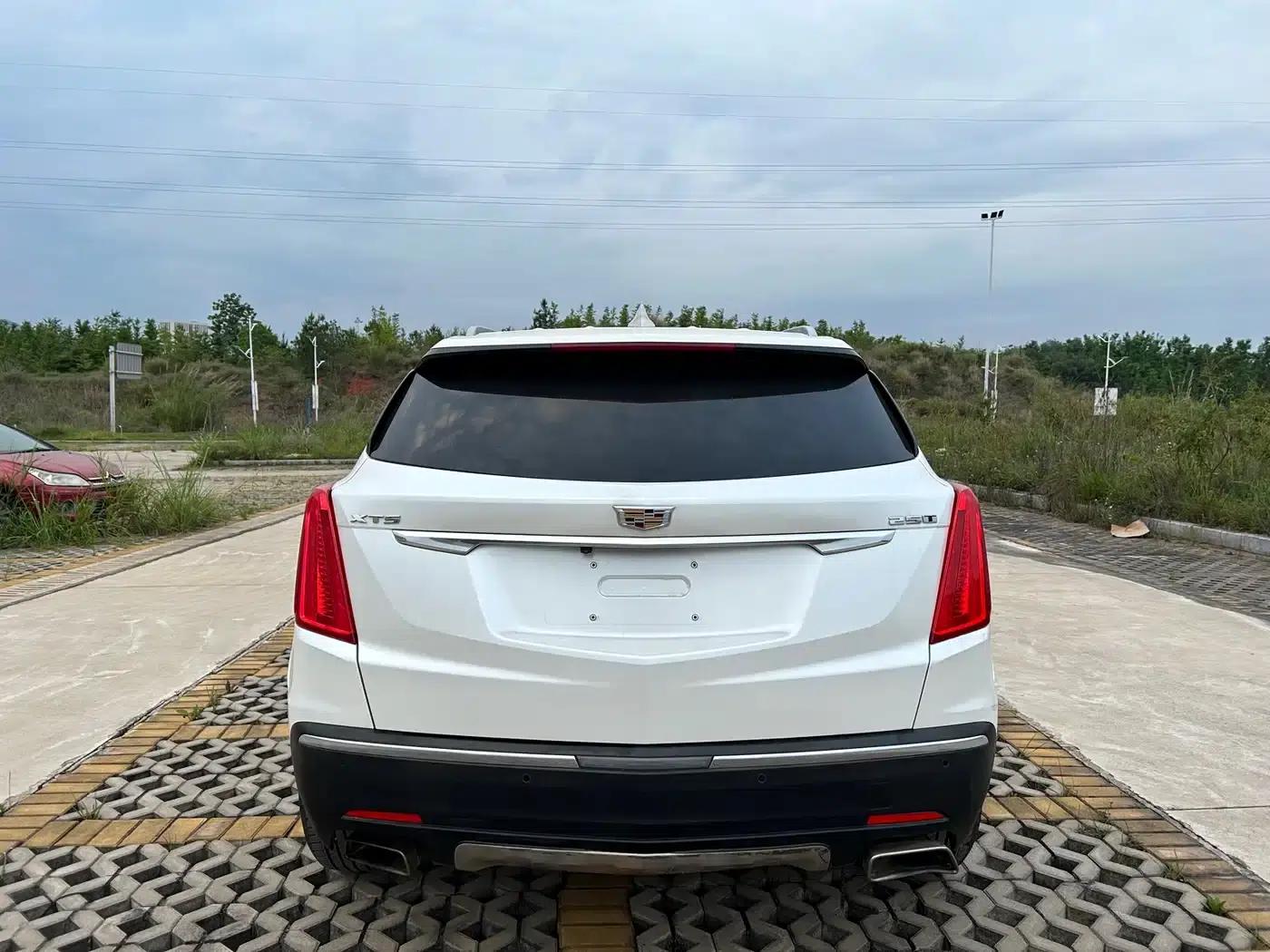 2016 Cadillac XT5 25T Luxury — миниатюра 4