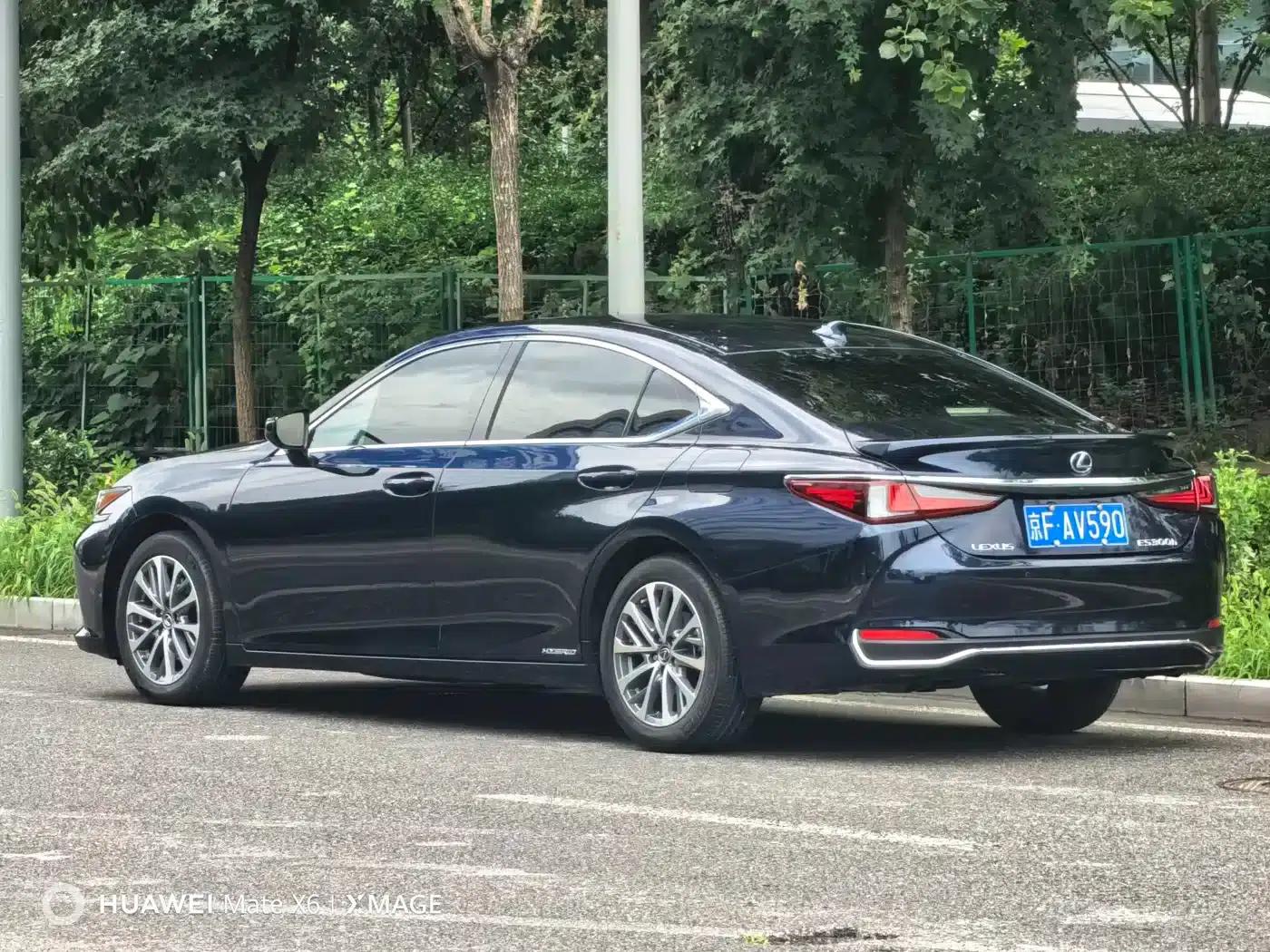 Lexus ES 2021 300h Premium Edition — миниатюра 4