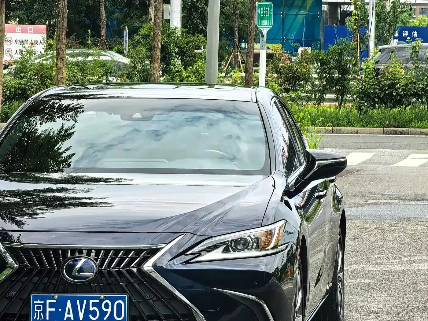Lexus ES 2021 300h Premium Edition — миниатюра 9