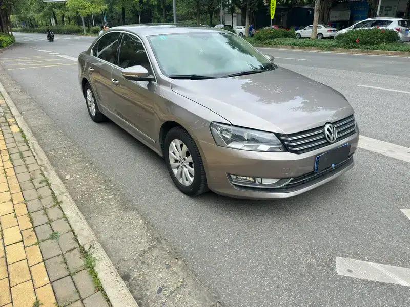 2011 Volkswagen Passat 1.4TSI Manual Deluxe Edition — миниатюра 3