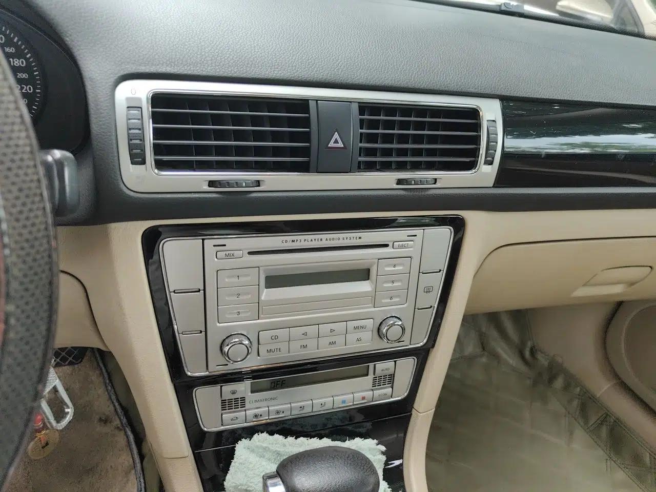 Volkswagen Passat 2009 2.0L MFI Automatic Luxury Edition — миниатюра 13