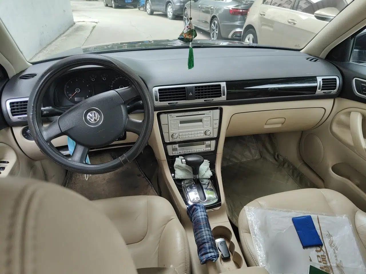 Volkswagen Passat 2009 2.0L MFI Automatic Luxury Edition — миниатюра 9