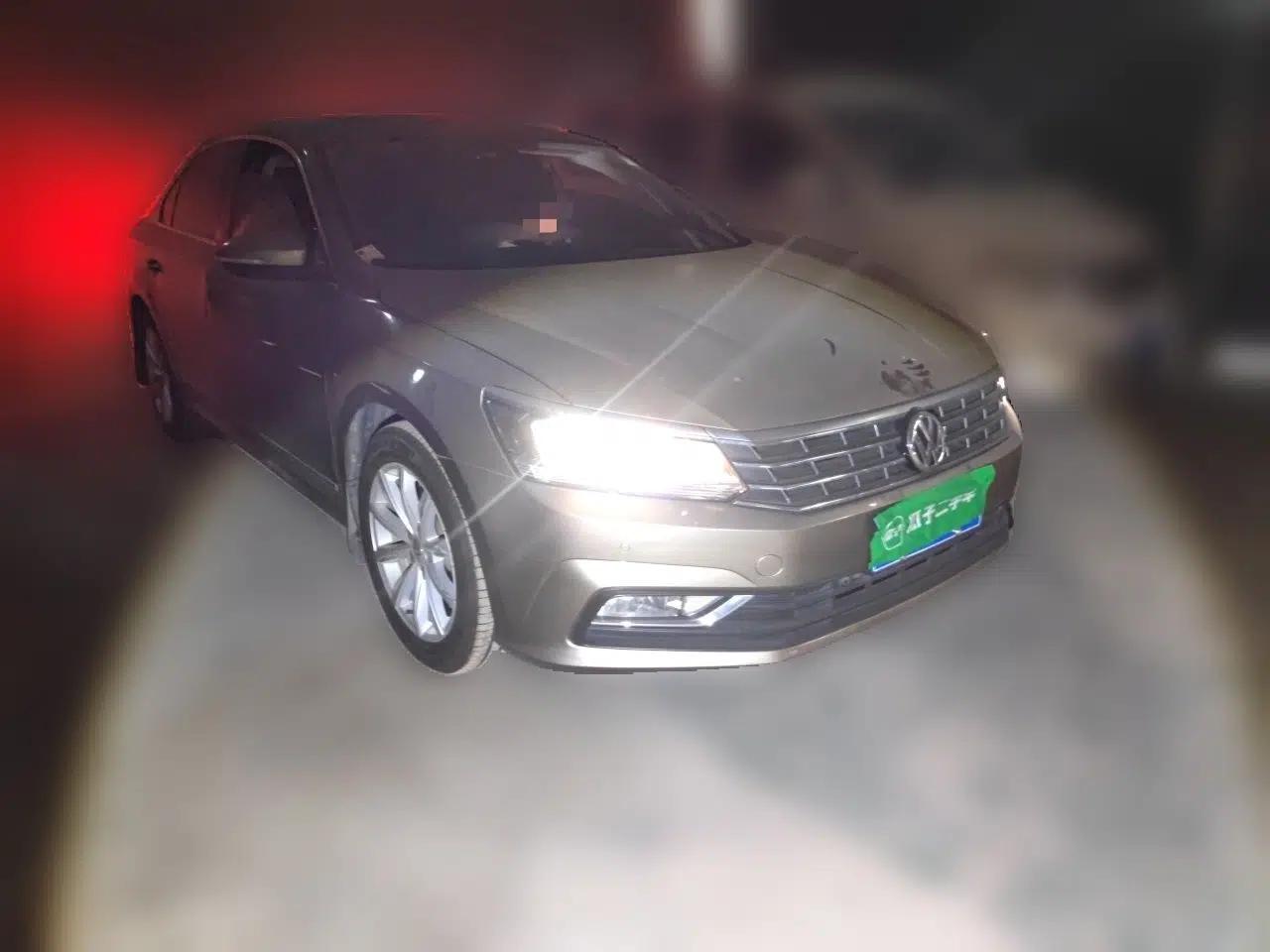 Volkswagen Passat 2017 330TSI DSG Luxury Edition — миниатюра 3