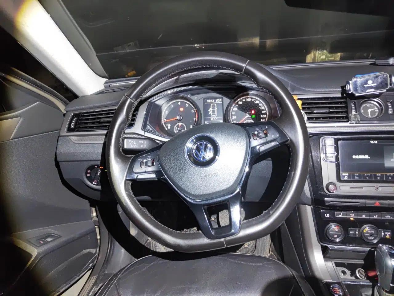 Volkswagen Passat 2017 330TSI DSG Luxury Edition — миниатюра 10