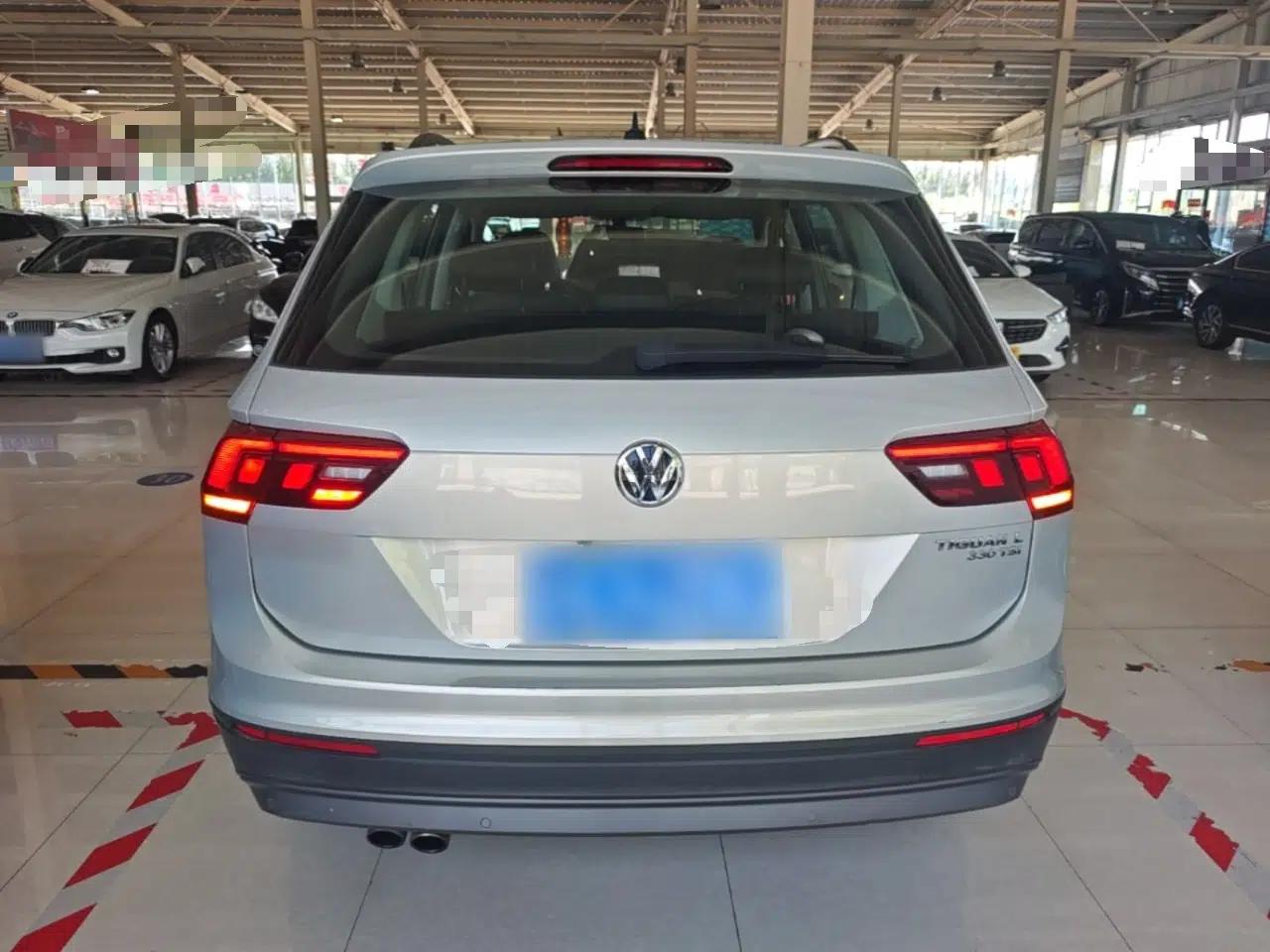 Volkswagen Tiguan L 2017 330TSI Automatic Two-Wheel Drive Luxury Edition — миниатюра 5
